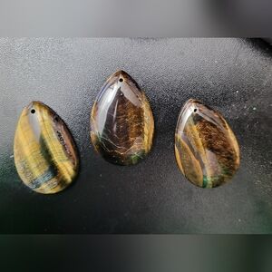 Natural Stone Teardrop Shaped Tiger's Eye Pendant